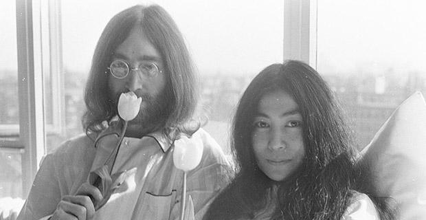 John Lennon: pagan miles de dólares por un mechón de su pelo-0